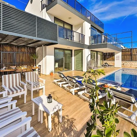 Luxury With Private Pool, Sea Views, And Sauna 빌라 *