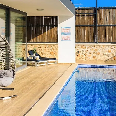 Luxury With Private Pool, Sea Views, And Sauna Willa